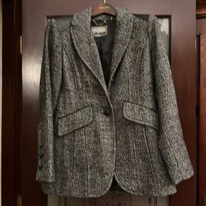 Back and white guess jacket